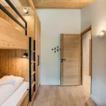 Castorettes, Alpes Agency, Chamonix, Sleeps 6 To 7 *